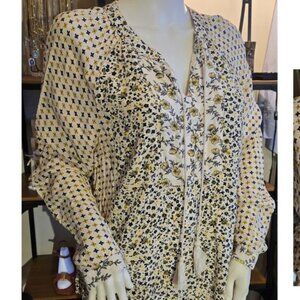 NWOT White Mix pattern Boho Blouse Large
